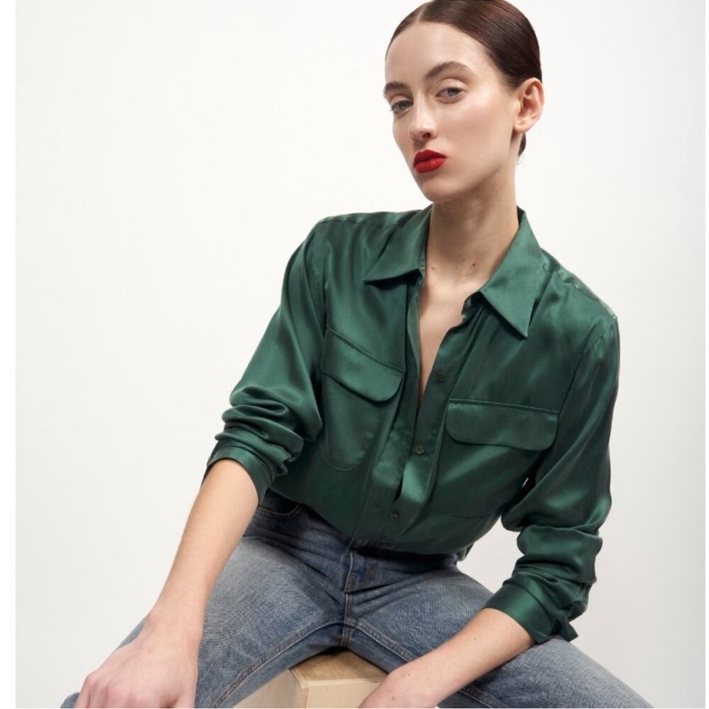 Equipment June Bug Emerald Satin Classic Signature Button Front Top Green XS